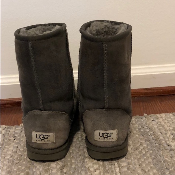 Classic short UGG boots - Picture 2 of 3